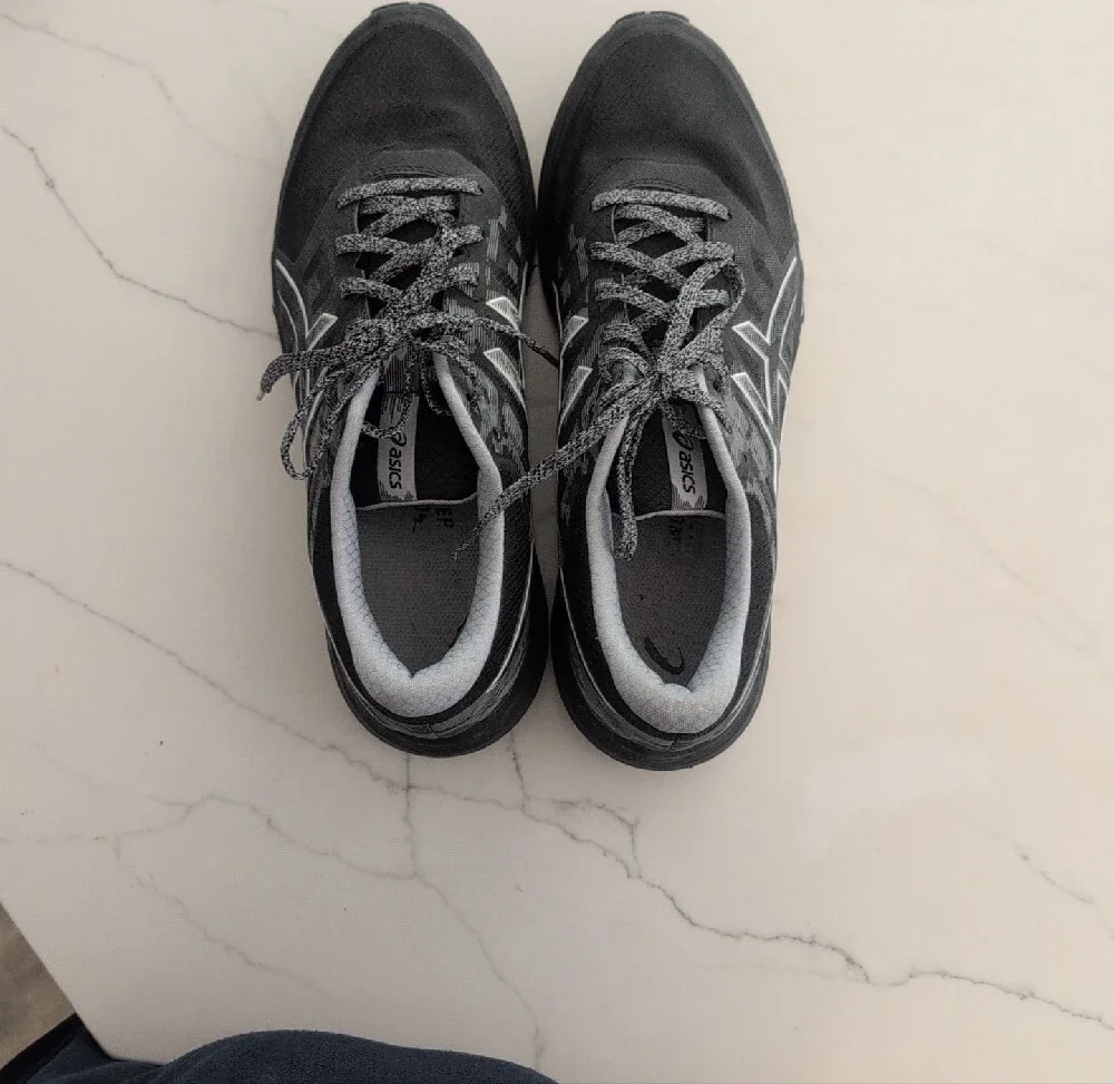 ASICS Men’s Black and Gray Athletic Running Shoes - Picture 4 of 8